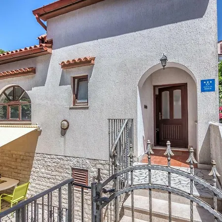 For Four Persons With Two Bedrooms * Pula