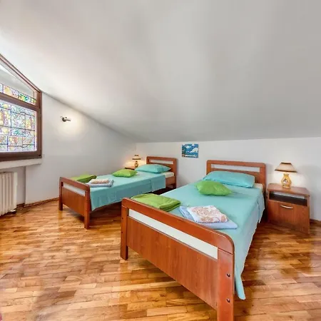 For Four Persons With Two Bedrooms * Pula